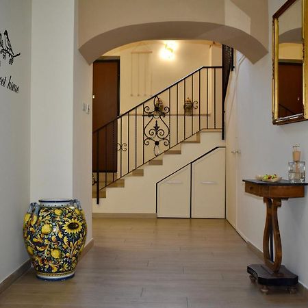 Dimora Normanna Bed & Breakfast Aversa Bagian luar foto