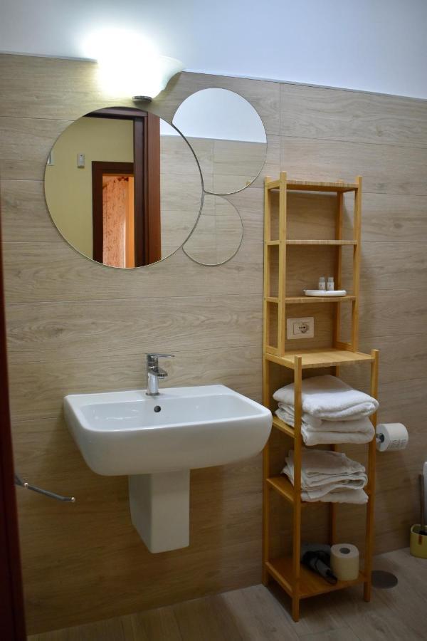 Dimora Normanna Bed & Breakfast Aversa Bagian luar foto