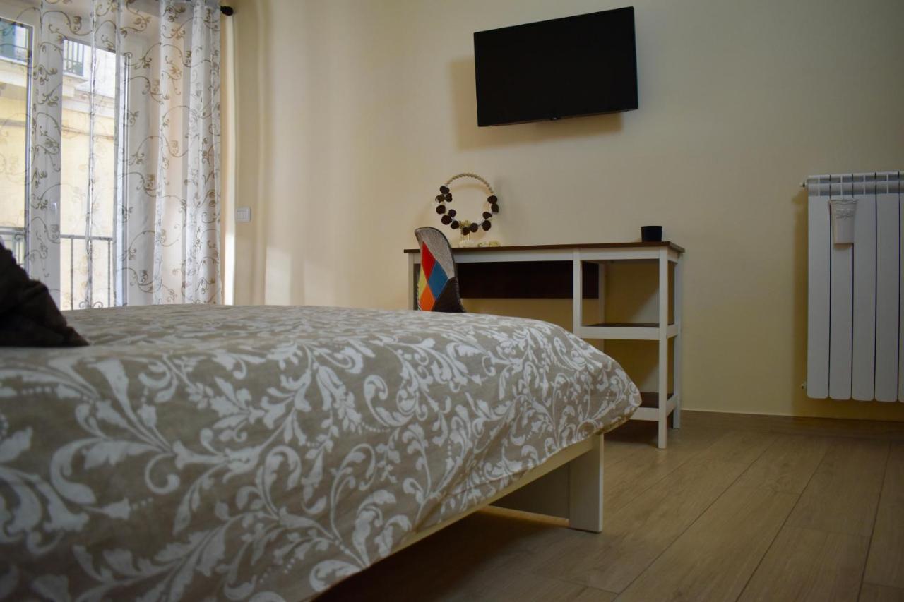 Dimora Normanna Bed & Breakfast Aversa Bagian luar foto