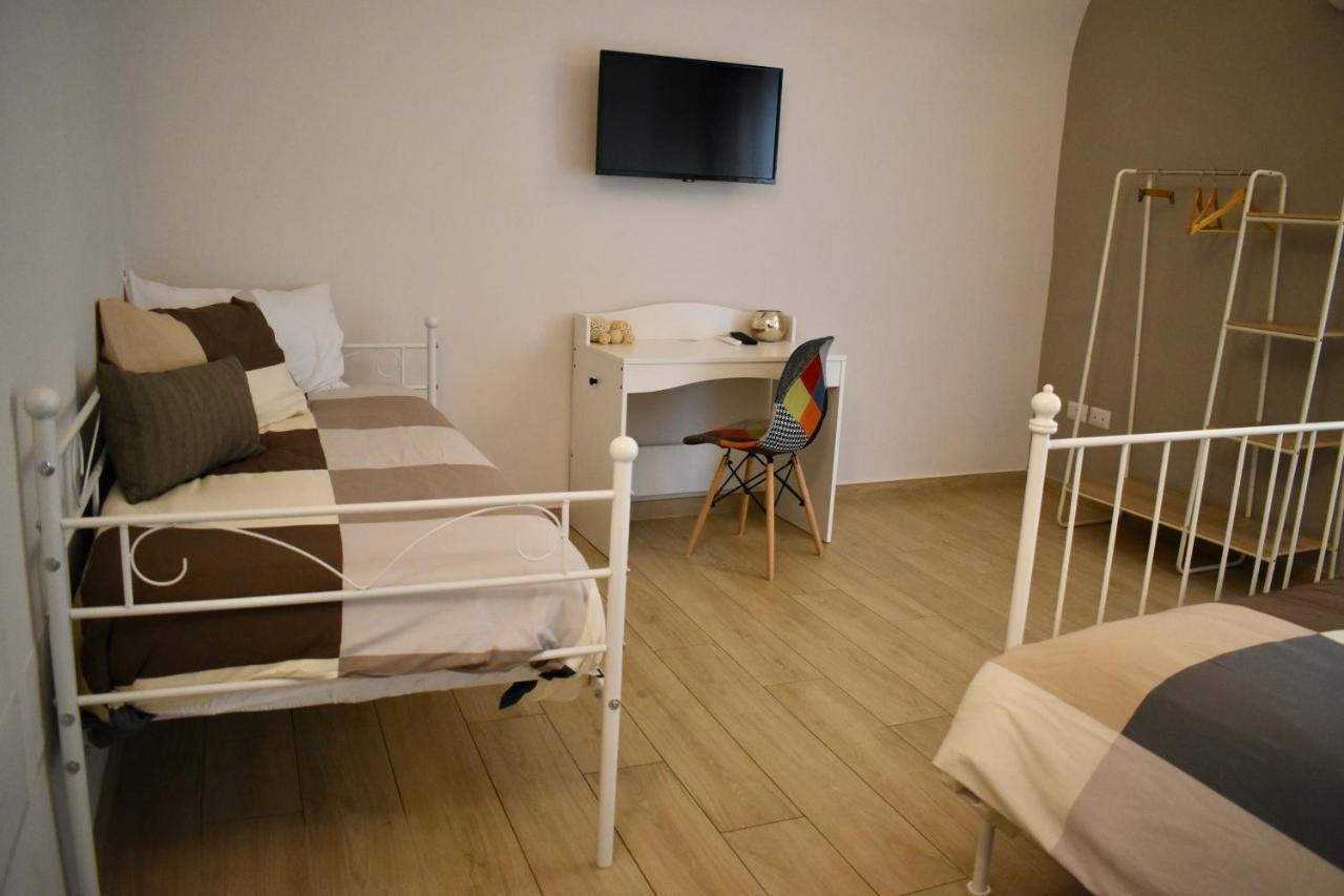 Dimora Normanna Bed & Breakfast Aversa Bagian luar foto